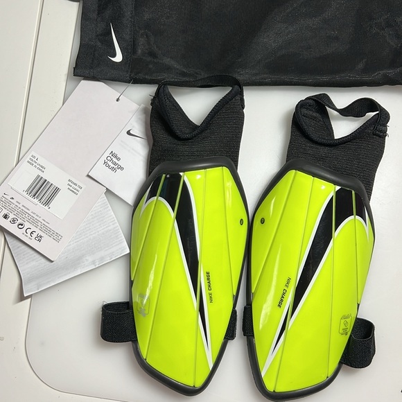 Kids large Nike soccer football Shin Guards - Picture 4 of 4